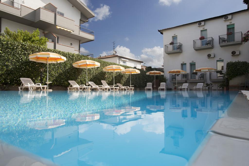 Hotel Rombino ฟอนเตบลันดา ภายนอก รูปภาพ