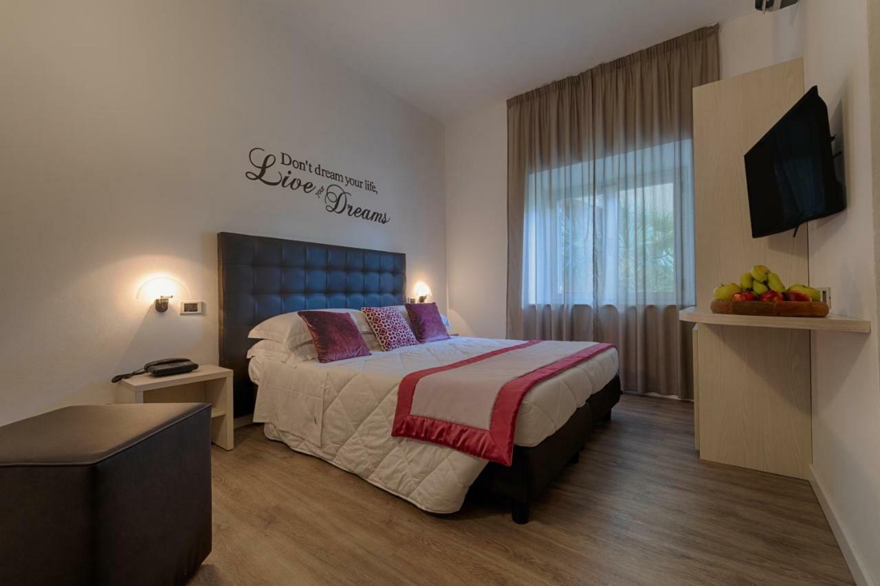 Hotel Rombino ฟอนเตบลันดา ภายนอก รูปภาพ